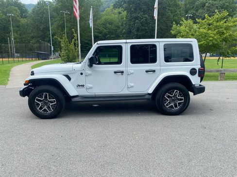 New 2025 Jeep Wrangler Unlimited Sahara AWD/4WD image 7