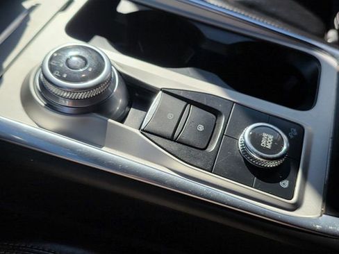 Used 2022 Ford Explorer XLT w/ Equipment Group 202A image 33