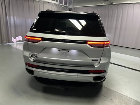 Used 2025 Jeep Grand Cherokee Summit w/ Obsidian Package AWD/4WD image 6