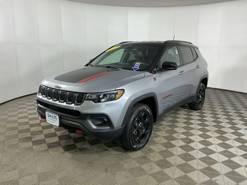 Used 2023 Jeep Compass Trailhawk AWD/4WD image 4