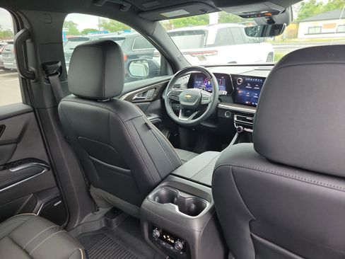 Used 2025 Chevrolet Traverse High Country FWD image 13