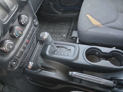 Used 2017 Jeep Wrangler Sport w/ Quick Order Package 24S AWD/4WD image 25