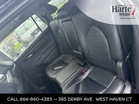Used 2024 Toyota Highlander XLE AWD/4WD image 18