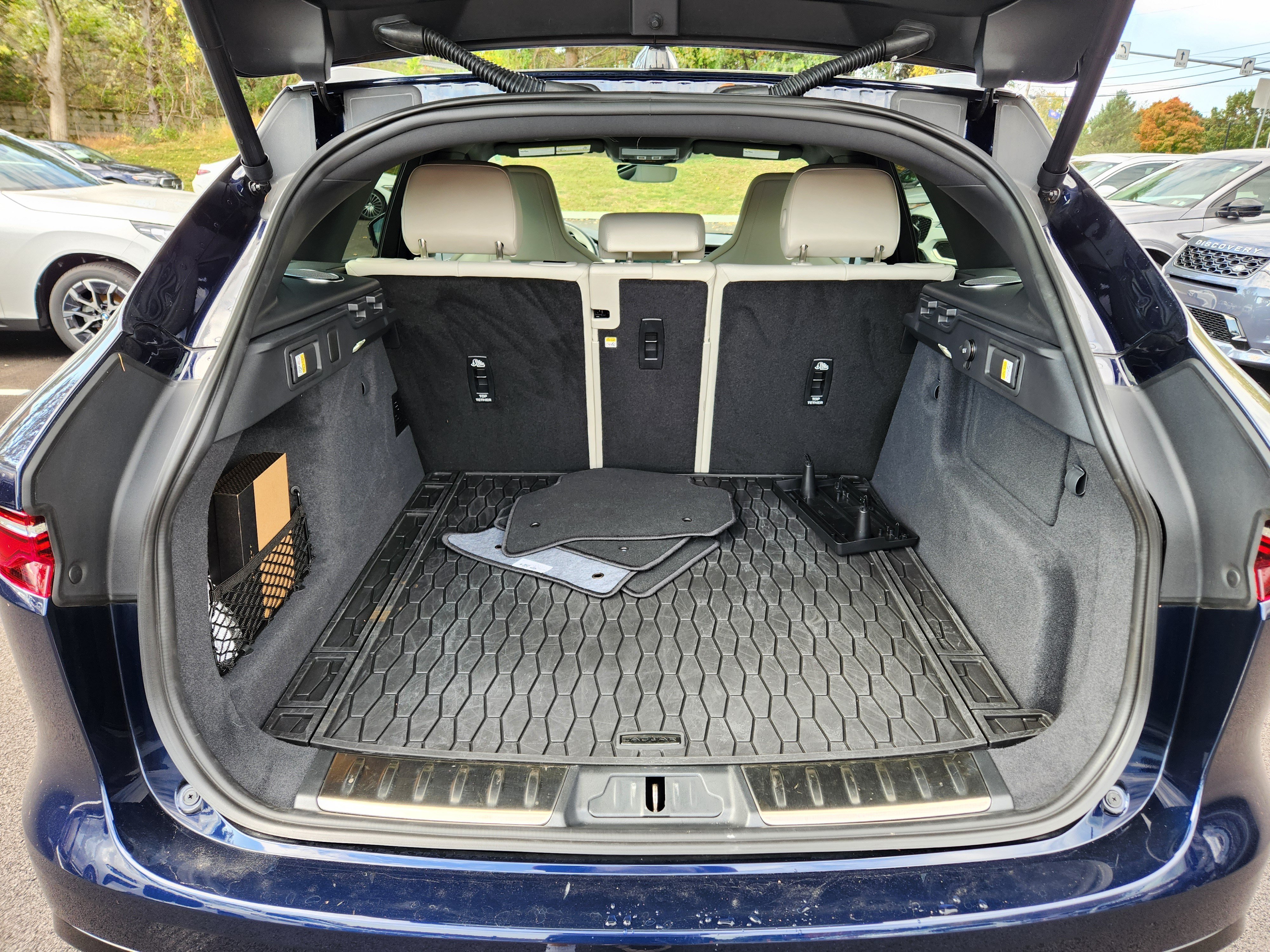 Certified 2026 Jaguar F-PACE R-Dynamic S AWD/4WD image 8