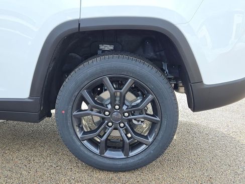 New 2025 Jeep Grand Cherokee Limited image 16