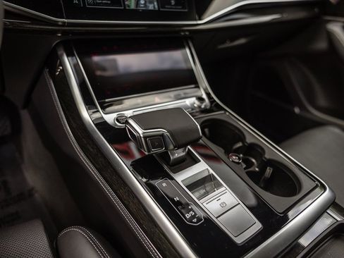 Used 2025 Audi Q7 3.0T Prestige image 19