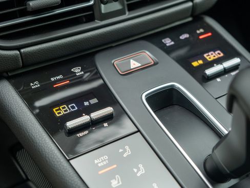 Certified 2025 Porsche Macan S AWD/4WD image 33