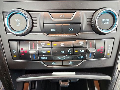 Used 2018 Ford Explorer XLT w/ Equipment Group 202A image 29