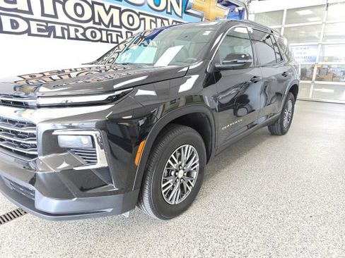 Used 2026 Chevrolet Traverse LT AWD/4WD image 1