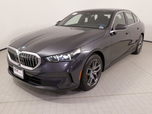 Used 2026 BMW 530i xDrive w/ Premium Package image 3