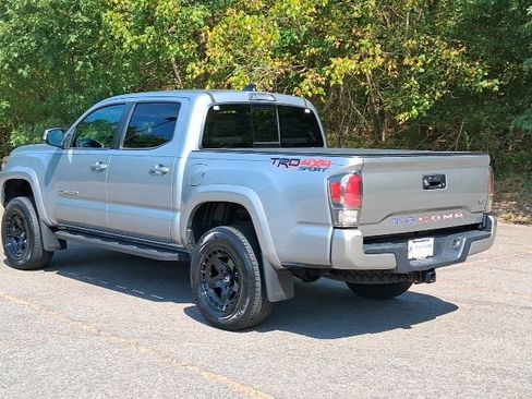Used 2020 Toyota Tacoma TRD Sport AWD/4WD image 3