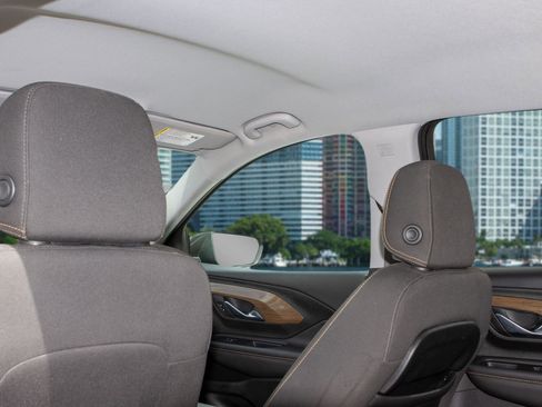 Used 2020 GMC Terrain SLE w/ Driver Convenience Package image 13