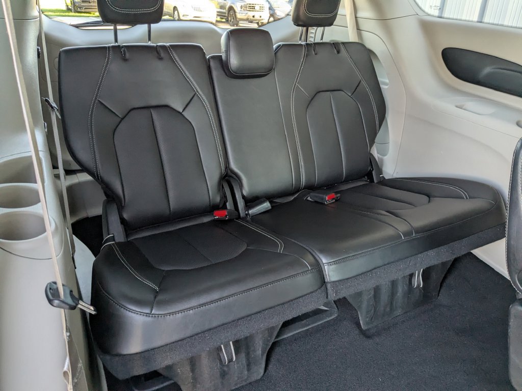 Used 2024 Chrysler Pacifica Touring-L FWD image 31