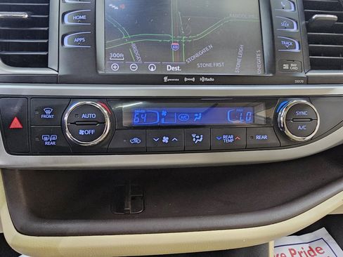 Used 2018 Toyota Highlander XLE image 36