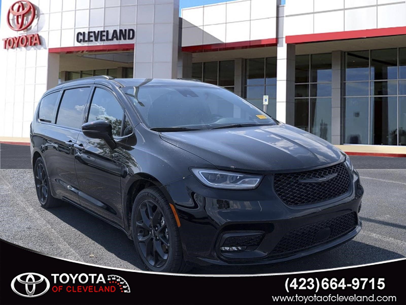 Used 2025 Chrysler Pacifica Limited FWD image 1