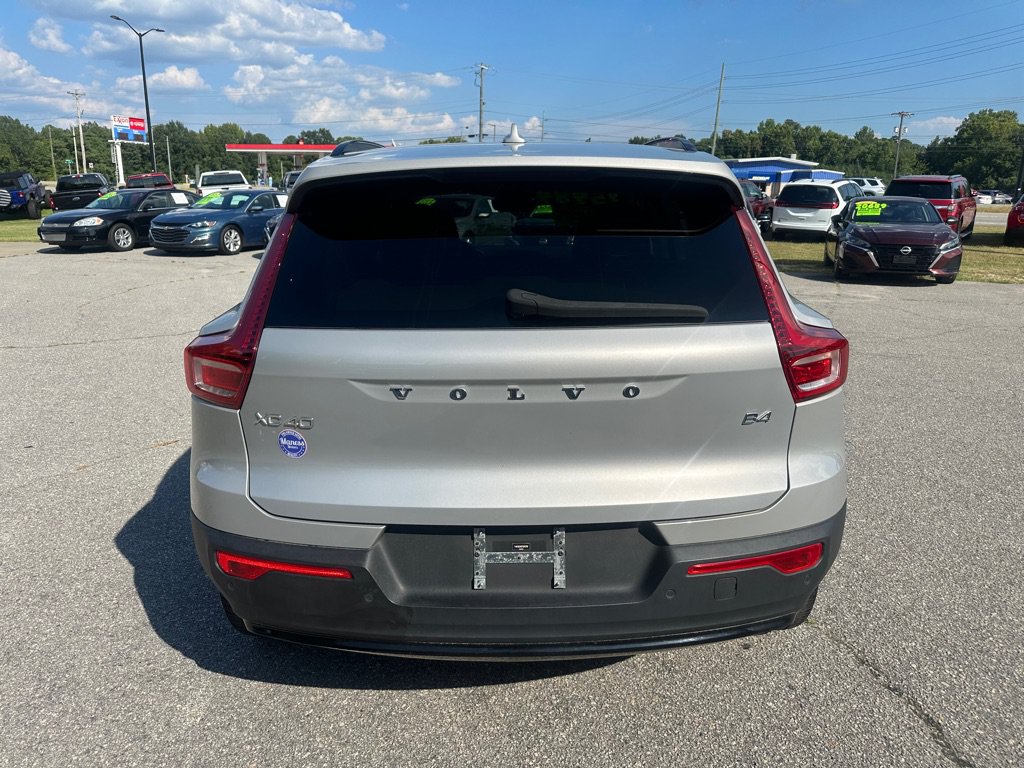 Used 2023 Volvo XC40 B4 Ultimate FWD image 4