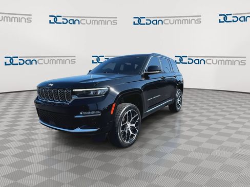 Used 2024 Jeep Grand Cherokee Summit AWD/4WD image 4