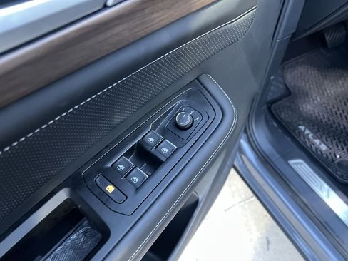 Certified 2025 Volkswagen Atlas SE w/ Panoramic Sunroof Package image 13