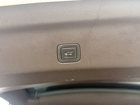 Used 2023 Chevrolet Tahoe Premier AWD/4WD image 16