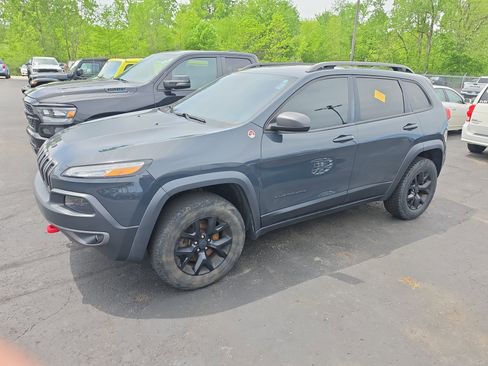 Used 2016 Jeep Cherokee Trailhawk w/ Cold Weather Group AWD/4WD image 2
