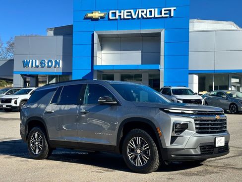 New 2026 Chevrolet Traverse LT image 1