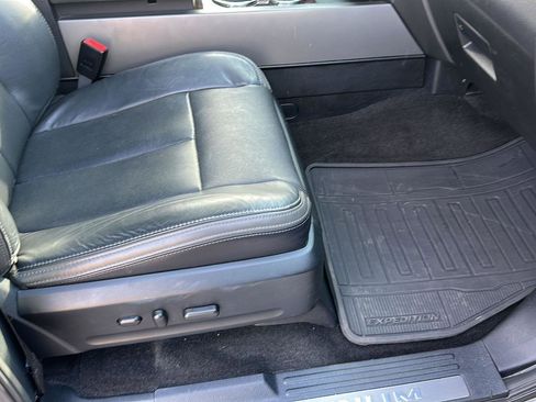 Used 2017 Ford Expedition Platinum image 28
