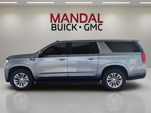 Used 2023 GMC Yukon XL SLT w/ SLT Luxury Package image 9