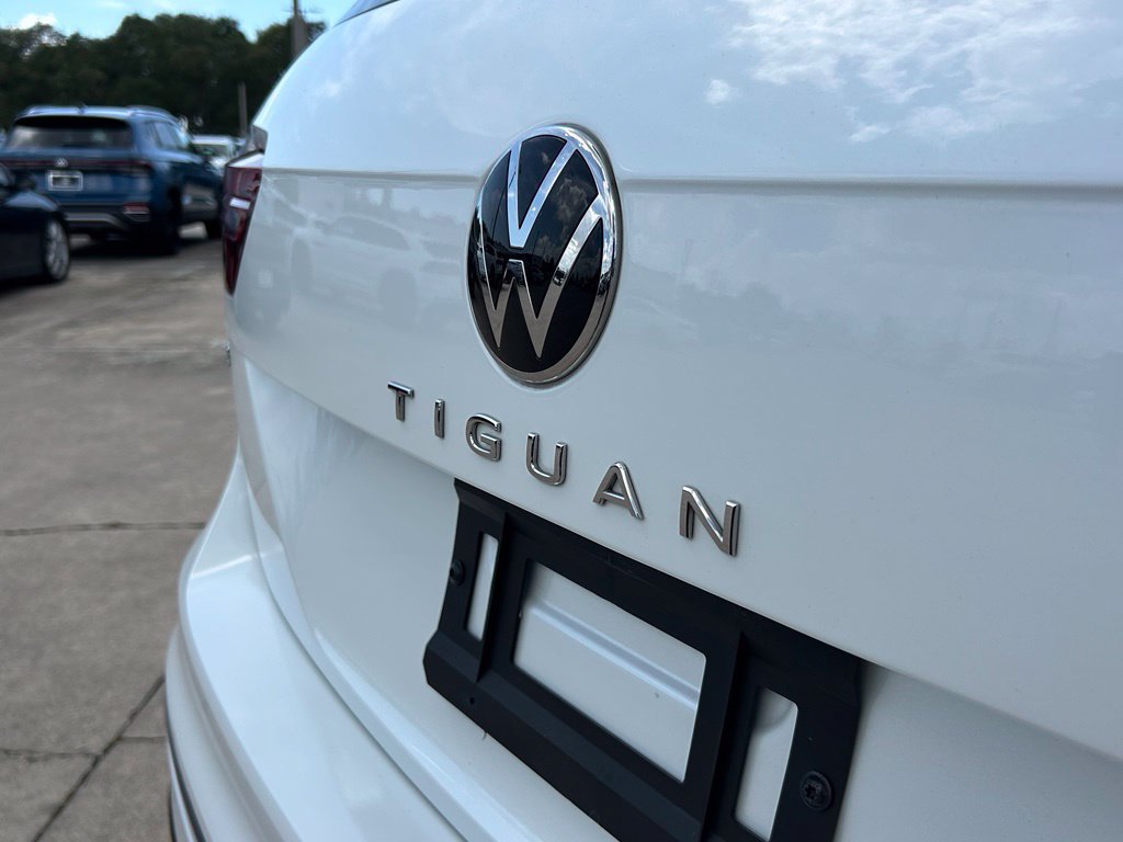 Certified 2023 Volkswagen Tiguan SE R-Line FWD image 45