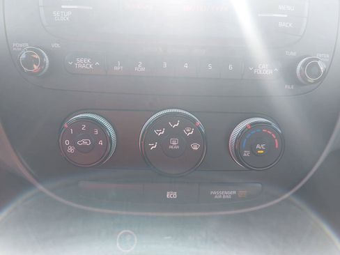 Used 2015 Kia Soul + FWD image 21