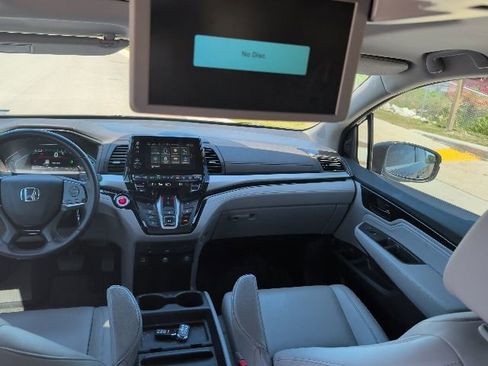 Used 2023 Honda Odyssey Touring image 11