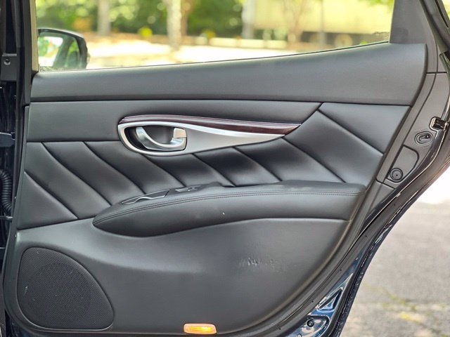 Used 2017 INFINITI Q70 L 3.7 AWD/4WD image 16