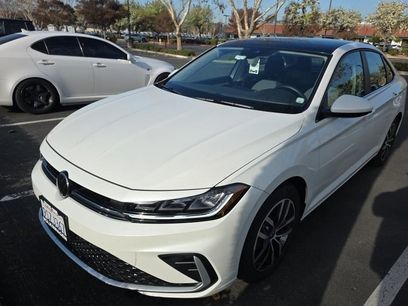 Certified 2025 Volkswagen Jetta SE w/ Sunroof Package