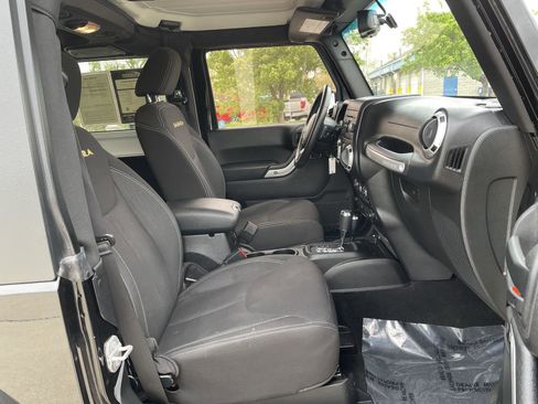 Used 2015 Jeep Wrangler Sahara AWD/4WD image 19