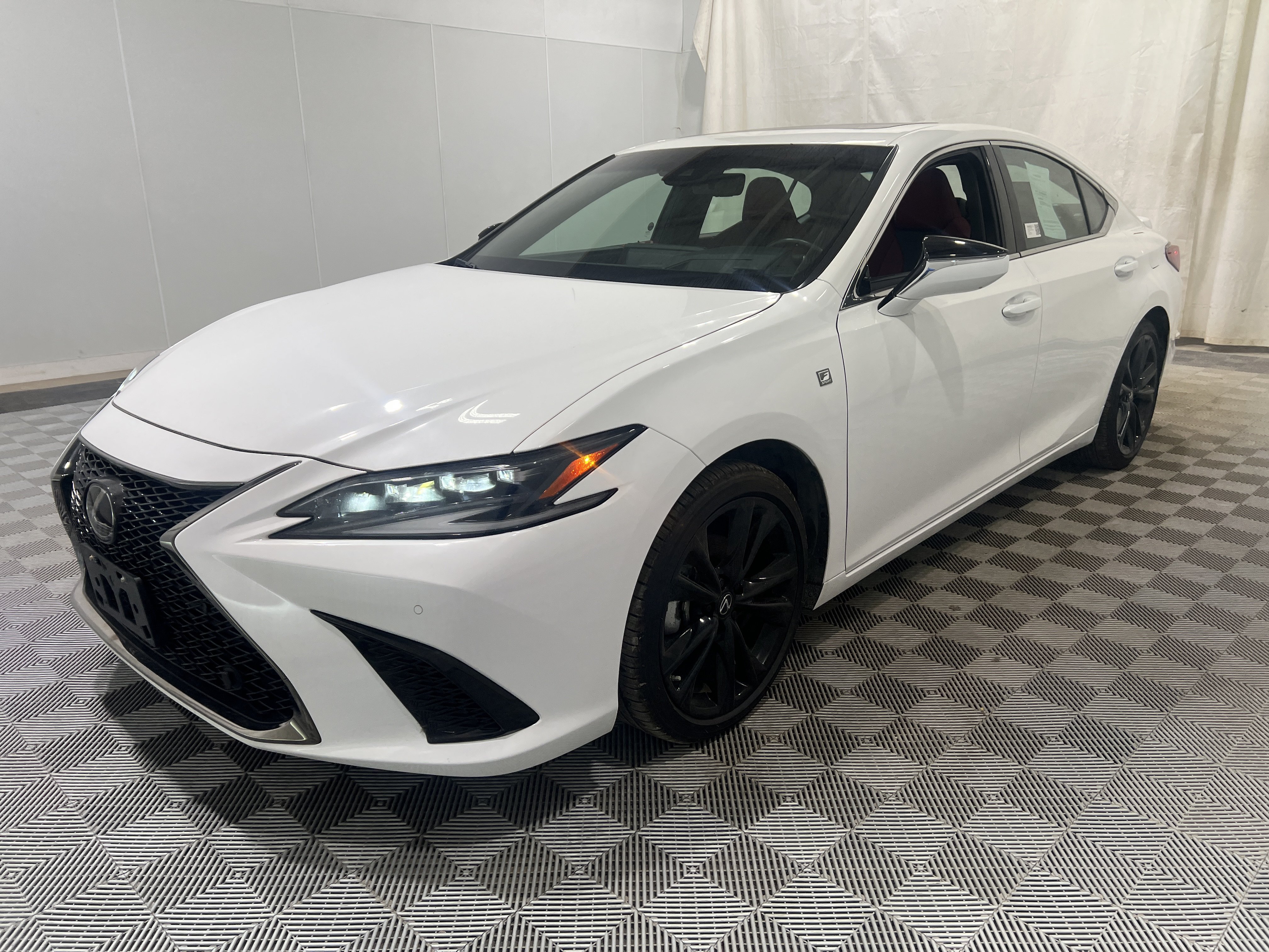Used 2024 Lexus ES 300h FWD image 1