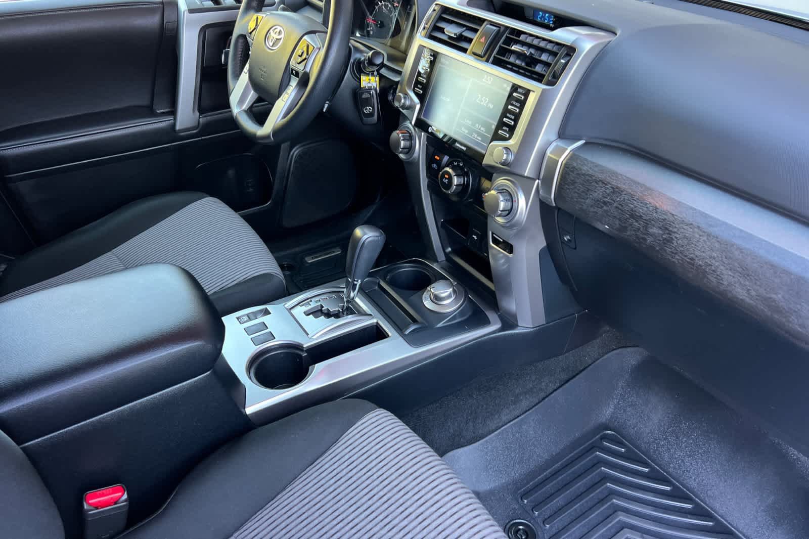 Used 2022 Toyota 4Runner SR5 AWD/4WD image 17