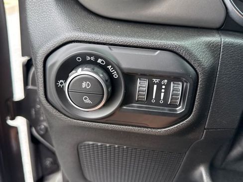 Used 2021 Jeep Gladiator Sport AWD/4WD image 17