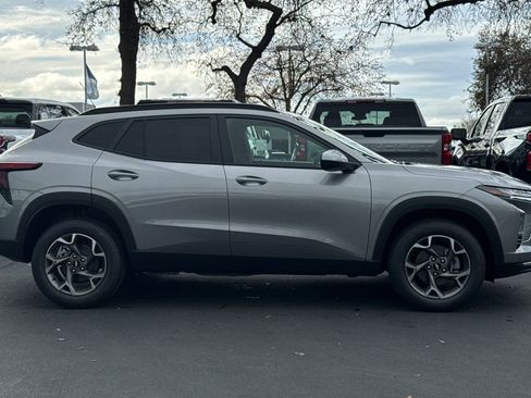 New 2026 Chevrolet Trax LT w/ Driver Confidence Package image 2