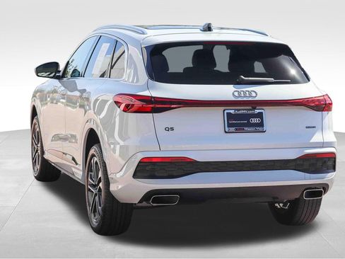 Certified 2025 Audi Q5 Premium w/ Convenience Package AWD/4WD image 5