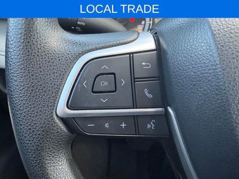 Used 2023 Toyota Highlander L image 3