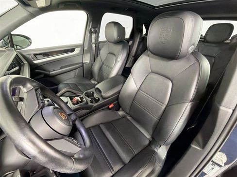 Certified 2024 Porsche Cayenne AWD/4WD image 5