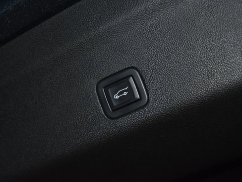 Used 2021 Chevrolet Tahoe RST w/ Luxury Package image 35