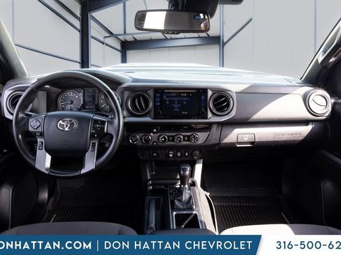 Used 2018 Toyota Tacoma TRD Sport AWD/4WD image 4