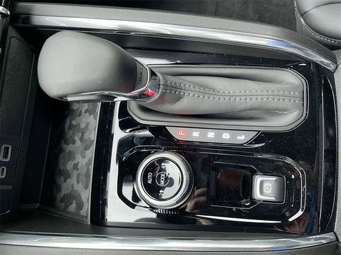 New 2026 GMC Canyon Elevation w/ Convenience Package image 25