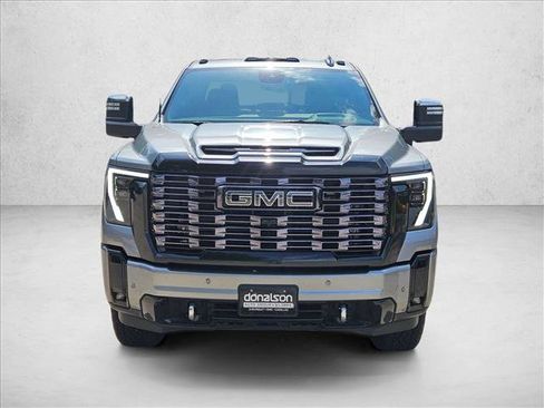 Used 2026 GMC Sierra 2500 Denali Ultimate w/ LPO, Black Badging Package AWD/4WD image 2
