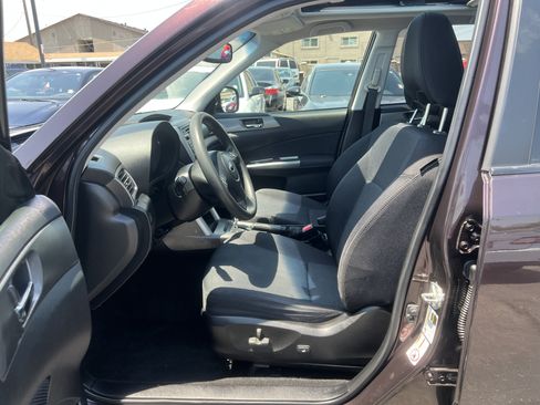 Used 2013 Subaru Forester 2.5X Premium AWD/4WD image 10