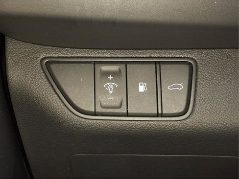 Used 2022 Genesis G70 2.0T image 15