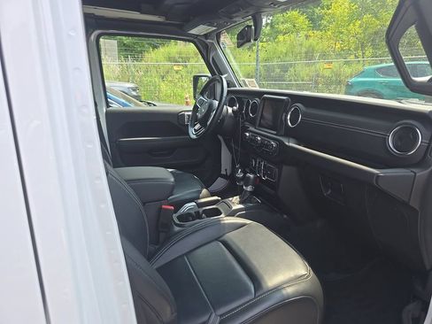 Certified 2022 Jeep Wrangler Unlimited Sahara w/ Cold Weather Group AWD/4WD image 5