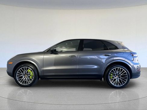 Certified 2023 Porsche Cayenne AWD/4WD image 2