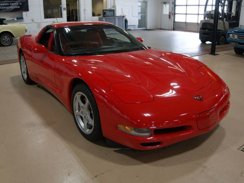 Used 2000 Chevrolet Corvette Coupe w/ Roof Pkg image 7