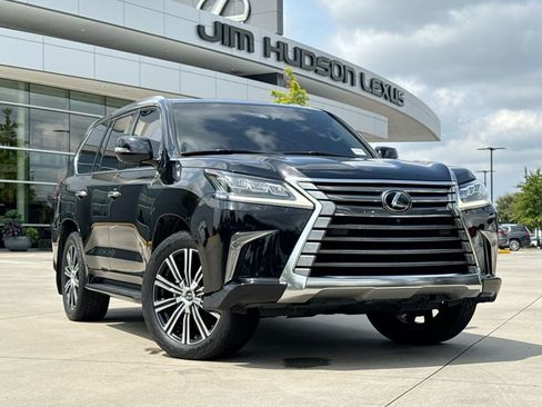 Used 2021 Lexus LX 570 4WD w/ Luxury Package image 2